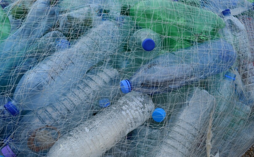 plastic-bottles-388679_1280